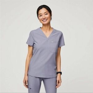 Figs Catarina scrub top in Vapor Blue Space Dye